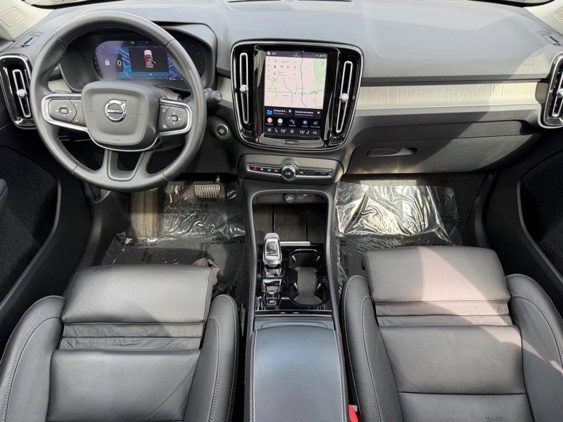 Certified 2025 Volvo XC40 B5 Plus AWD/4WD image 12