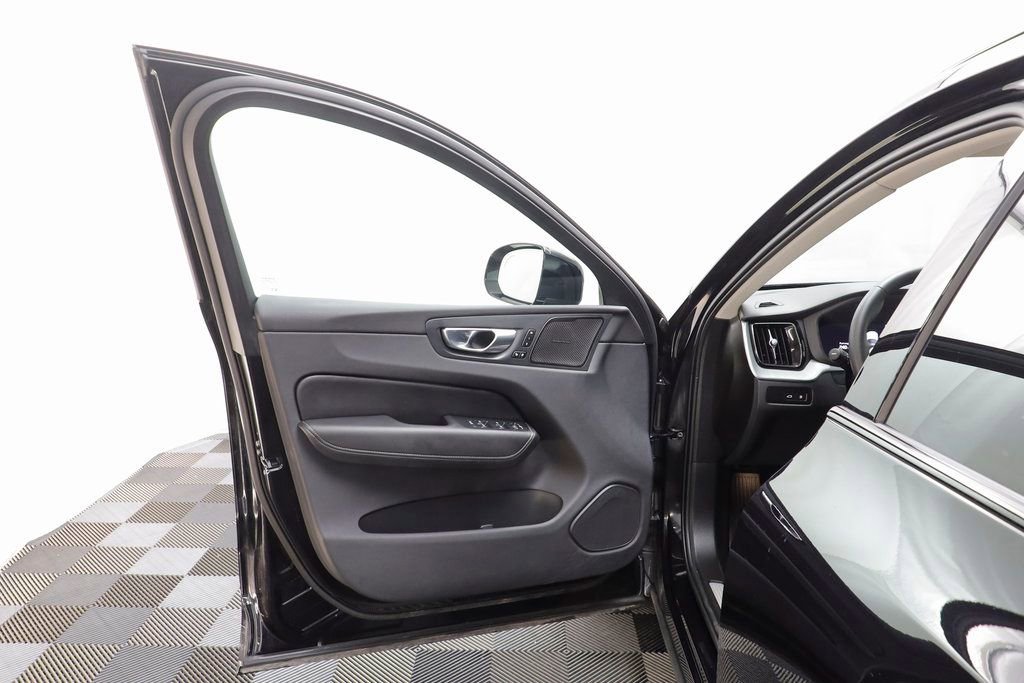 Used 2025 Volvo XC60 T8 Ultra w/ Protection Package Premier image 5