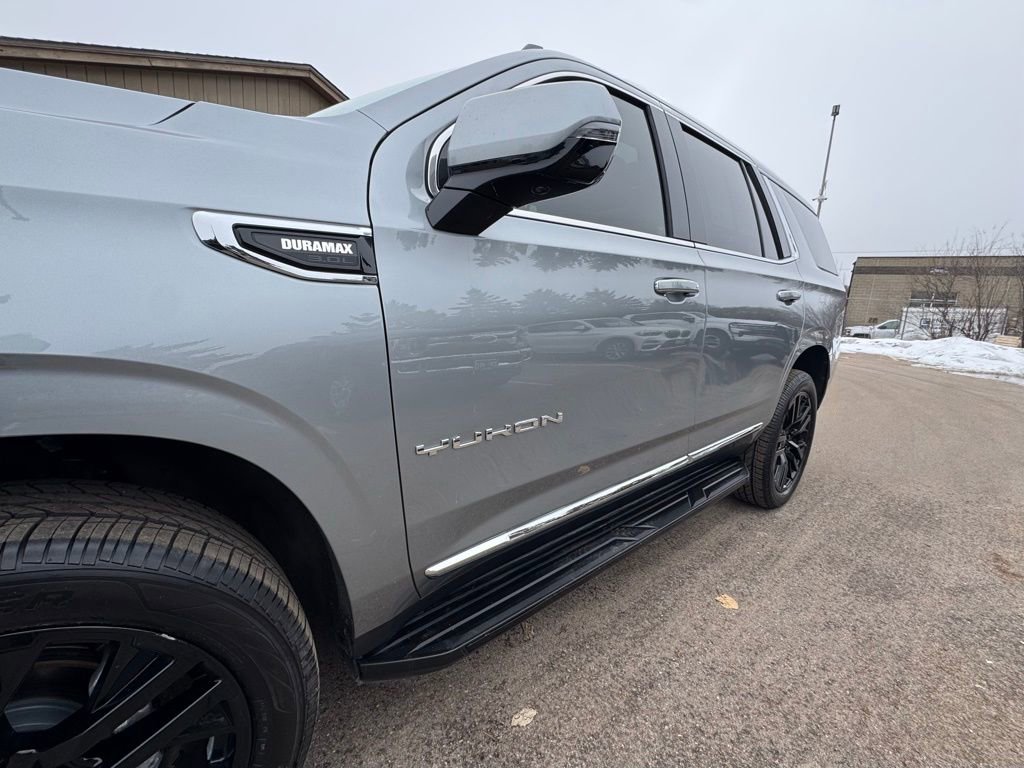 Used 2024 GMC Yukon SLT w/ SLT Luxury Package image 13