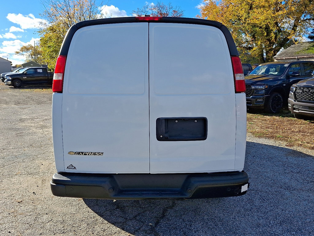 Used 2023 Chevrolet Express 2500 w/ Driver Convenience Package image 4
