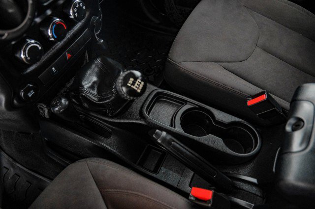 Used 2015 Jeep Wrangler Sport w/ Mopar Black Appearance Group AWD/4WD image 15