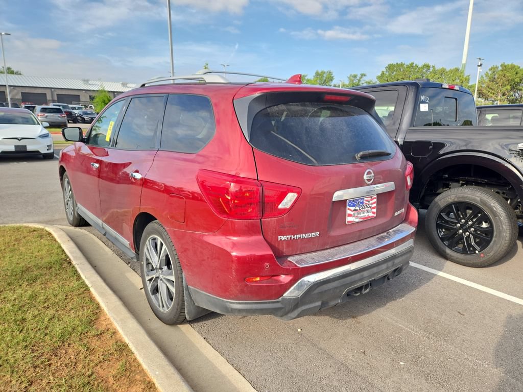 Used 2019 Nissan Pathfinder Platinum FWD image 2