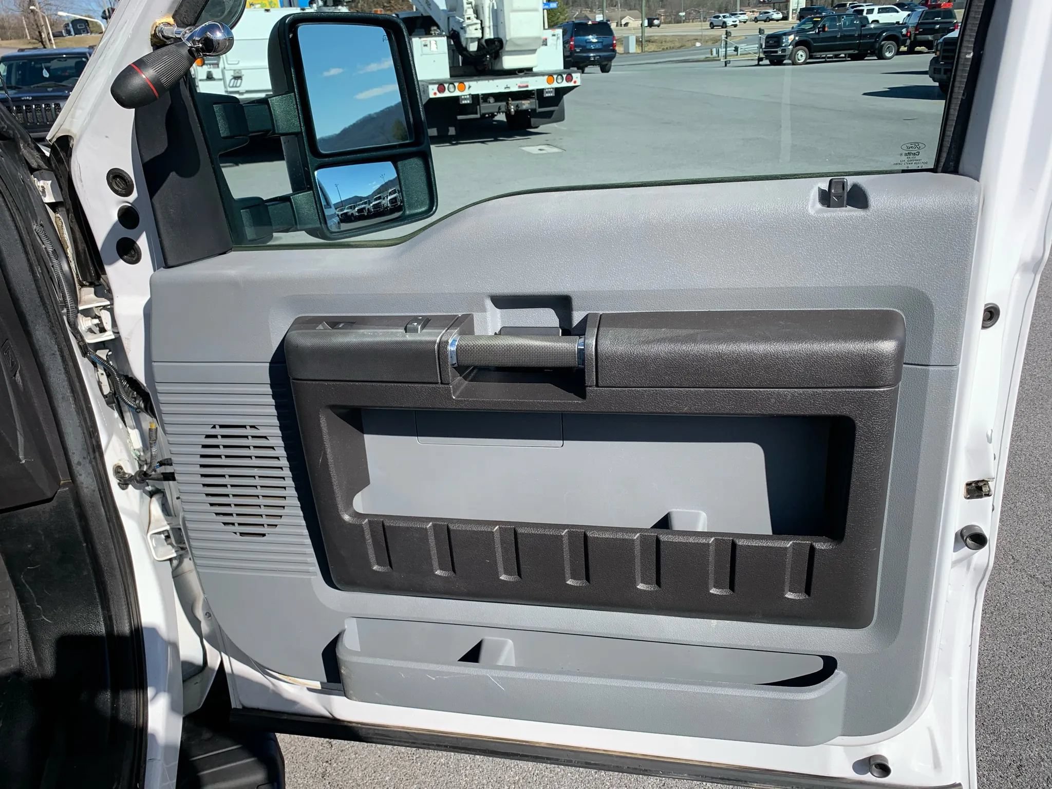 Used 2016 Ford F550 4x4 Regular Cab Super Duty image 25