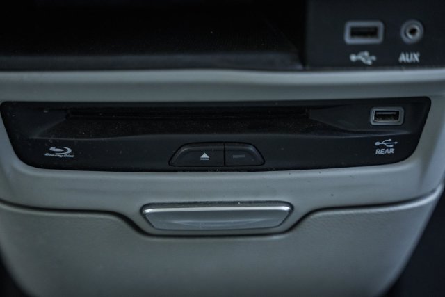 Used 2019 Chrysler Pacifica Limited FWD image 35