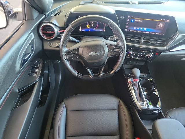 Used 2025 Chevrolet Trax RS FWD image 7