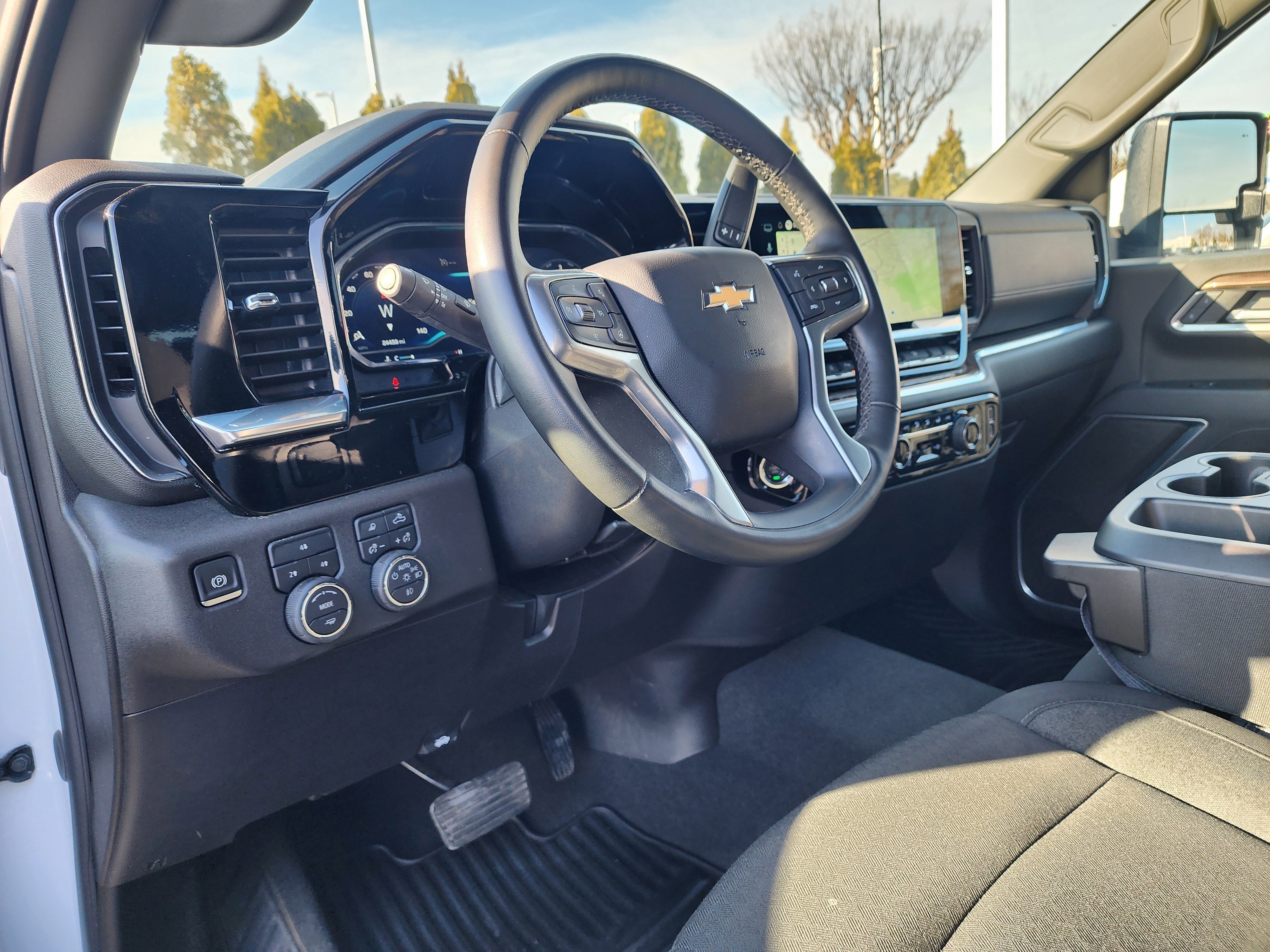 Used 2025 Chevrolet Silverado 2500 LT w/ Safety Package image 24