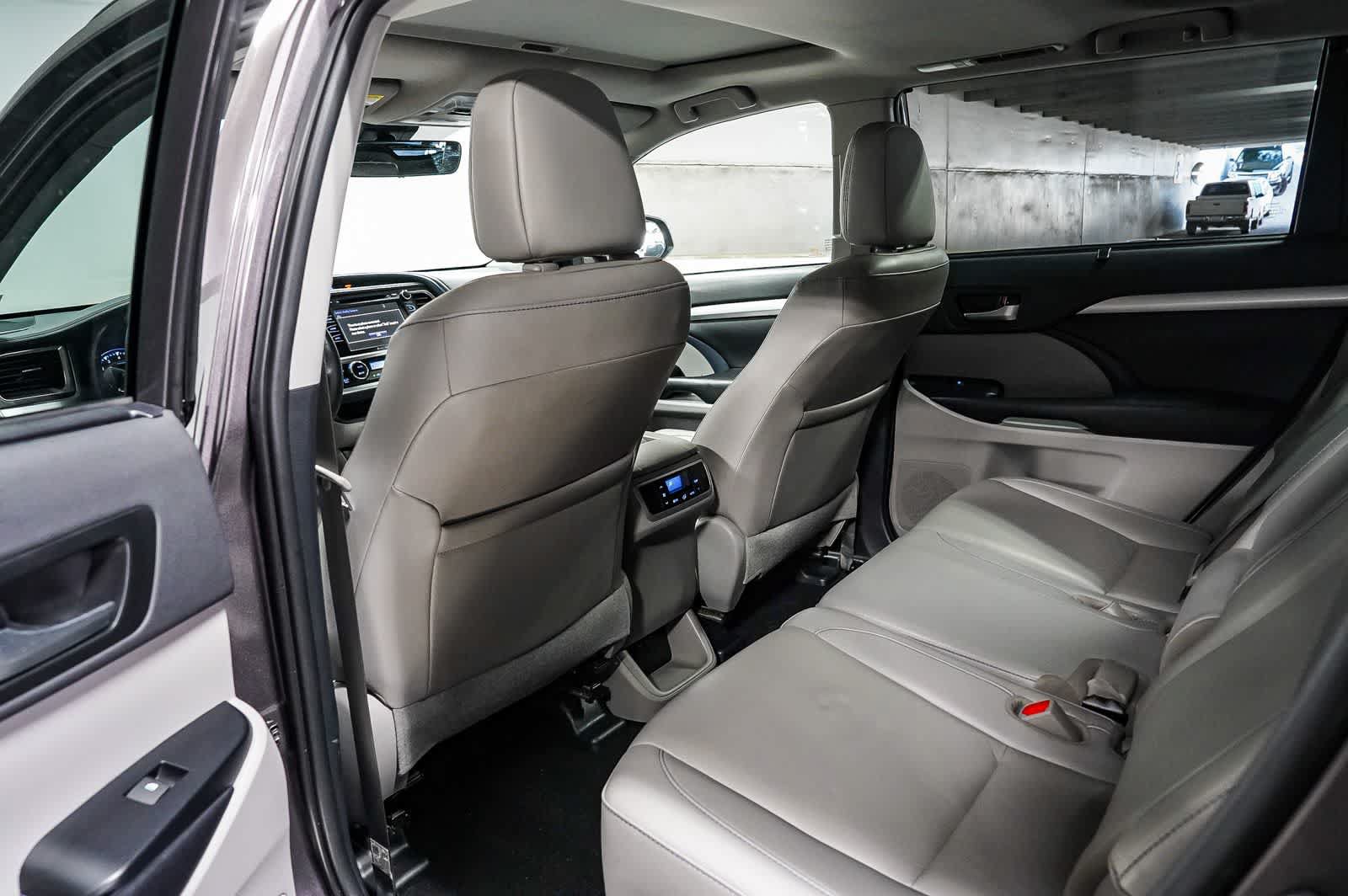 Certified 2019 Toyota Highlander XLE w/ Carpet Mat Package (TMS) FWD image 20