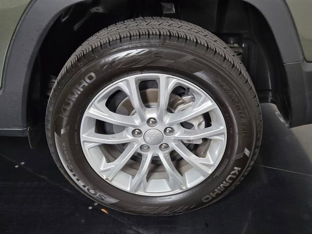 Used 2021 Jeep Cherokee Latitude FWD image 11