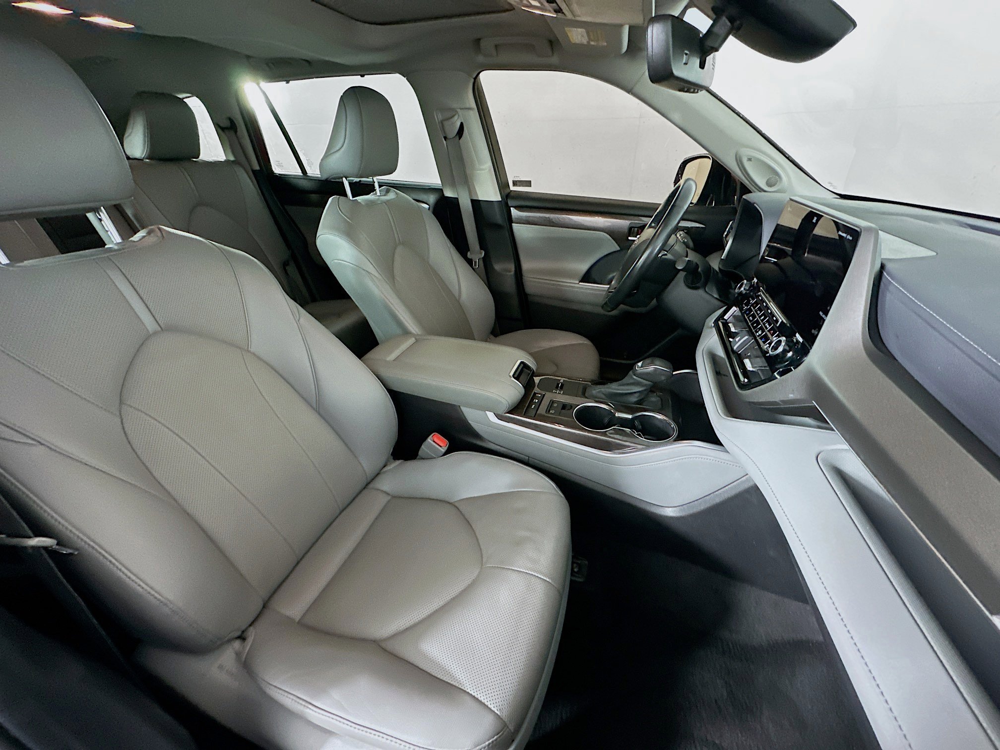 Used 2022 Toyota Highlander Limited image 34