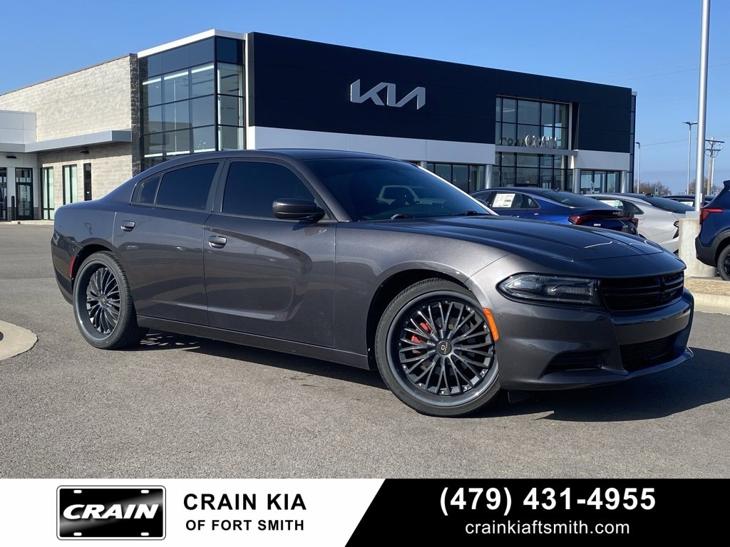 Used 2020 Dodge Charger SXT image 1