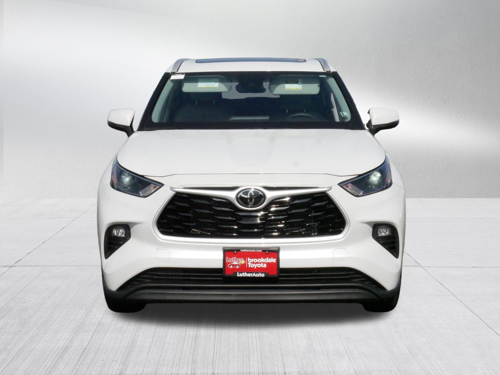 Certified 2026 Toyota Highlander XLE AWD/4WD image 2