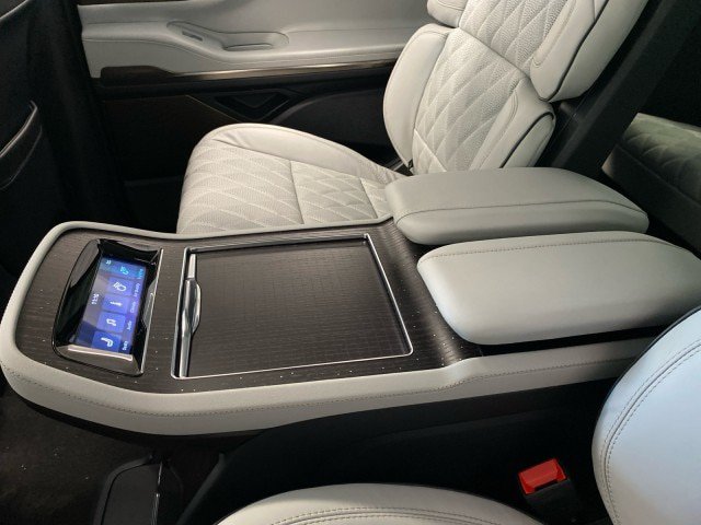 New 2026 Lincoln Navigator L Black Label AWD/4WD image 13