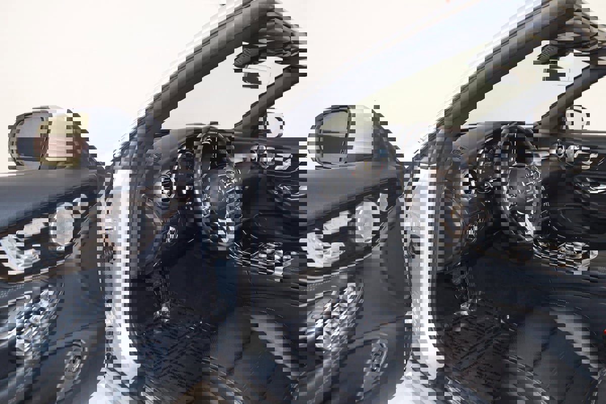 Used 2021 Mercedes-Benz C 300 4MATIC Cabriolet image 73