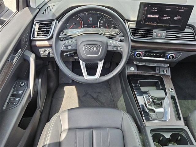 Used 2024 Audi Q5 2.0T Premium w/ Convenience Package image 7