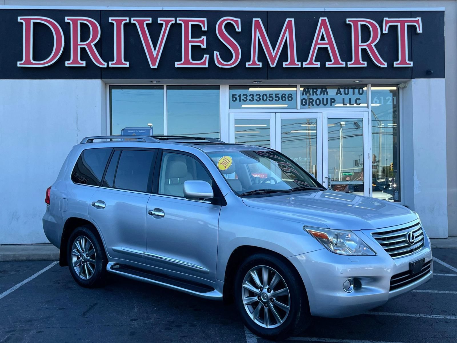 Used 2011 Lexus LX 570 4WD w/ Luxury Pkg image 3