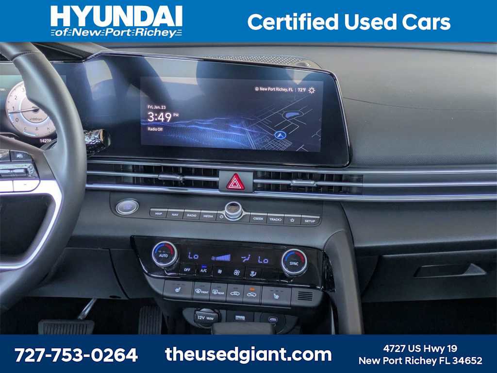 Certified 2025 Hyundai Elantra SEL image 18