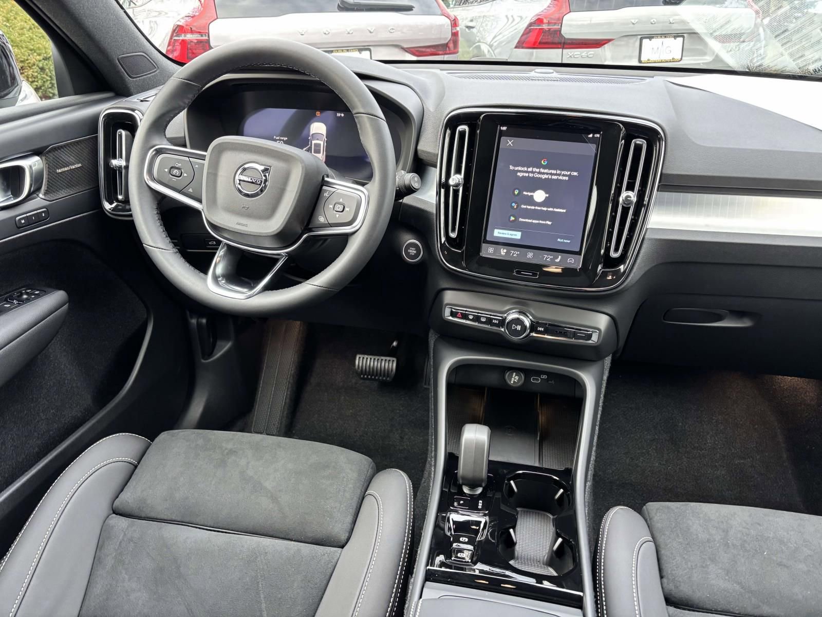 New 2026 Volvo XC40 B5 Ultra w/ Protection Package Premier image 29