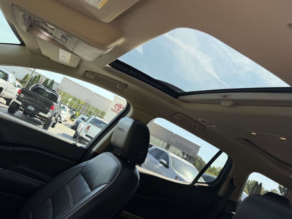 Used 2019 GMC Acadia Denali w/ Technology Package AWD/4WD image 19