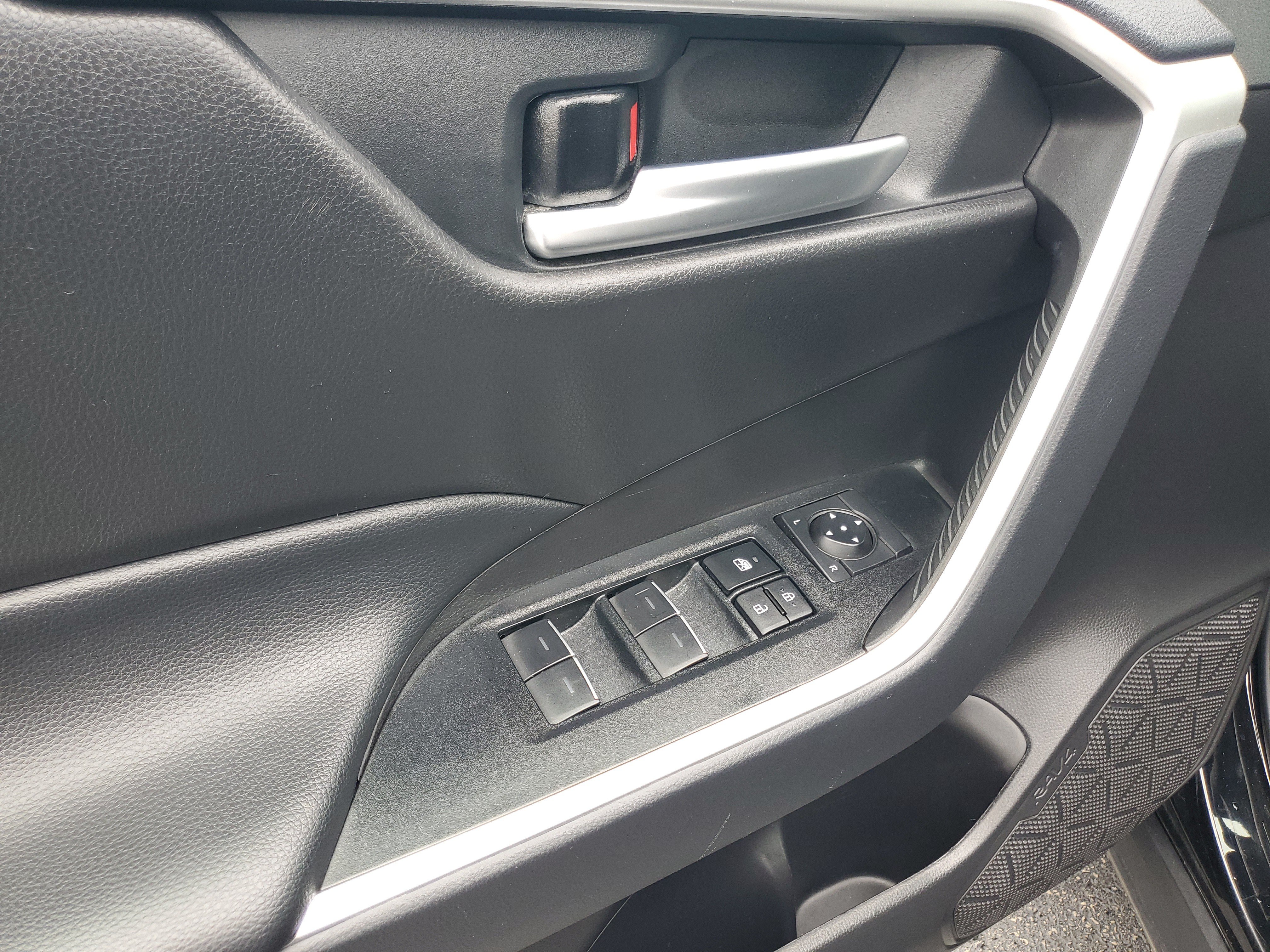 Certified 2025 Toyota RAV4 XLE AWD/4WD image 18