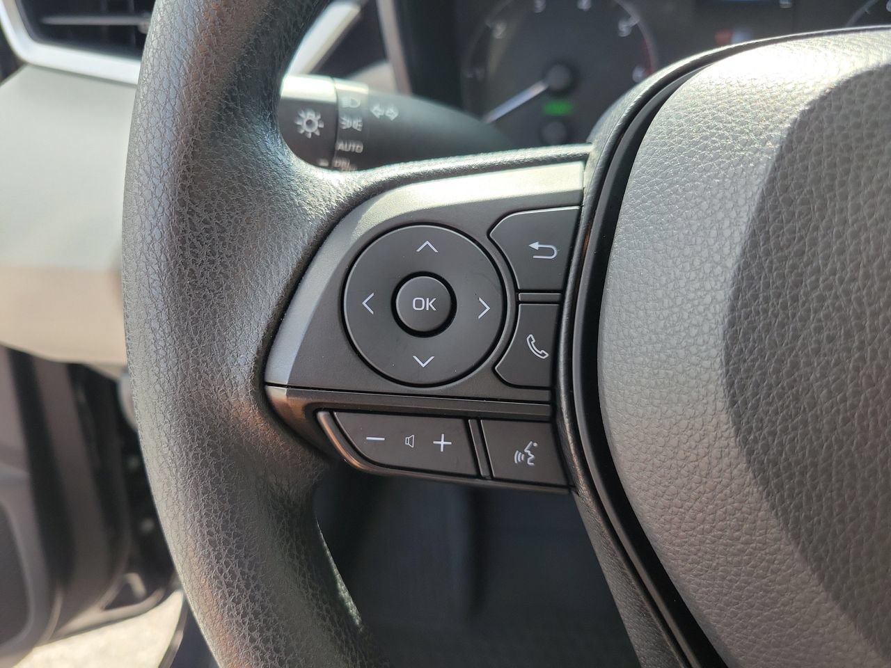 Used 2025 Toyota Corolla LE FWD image 19