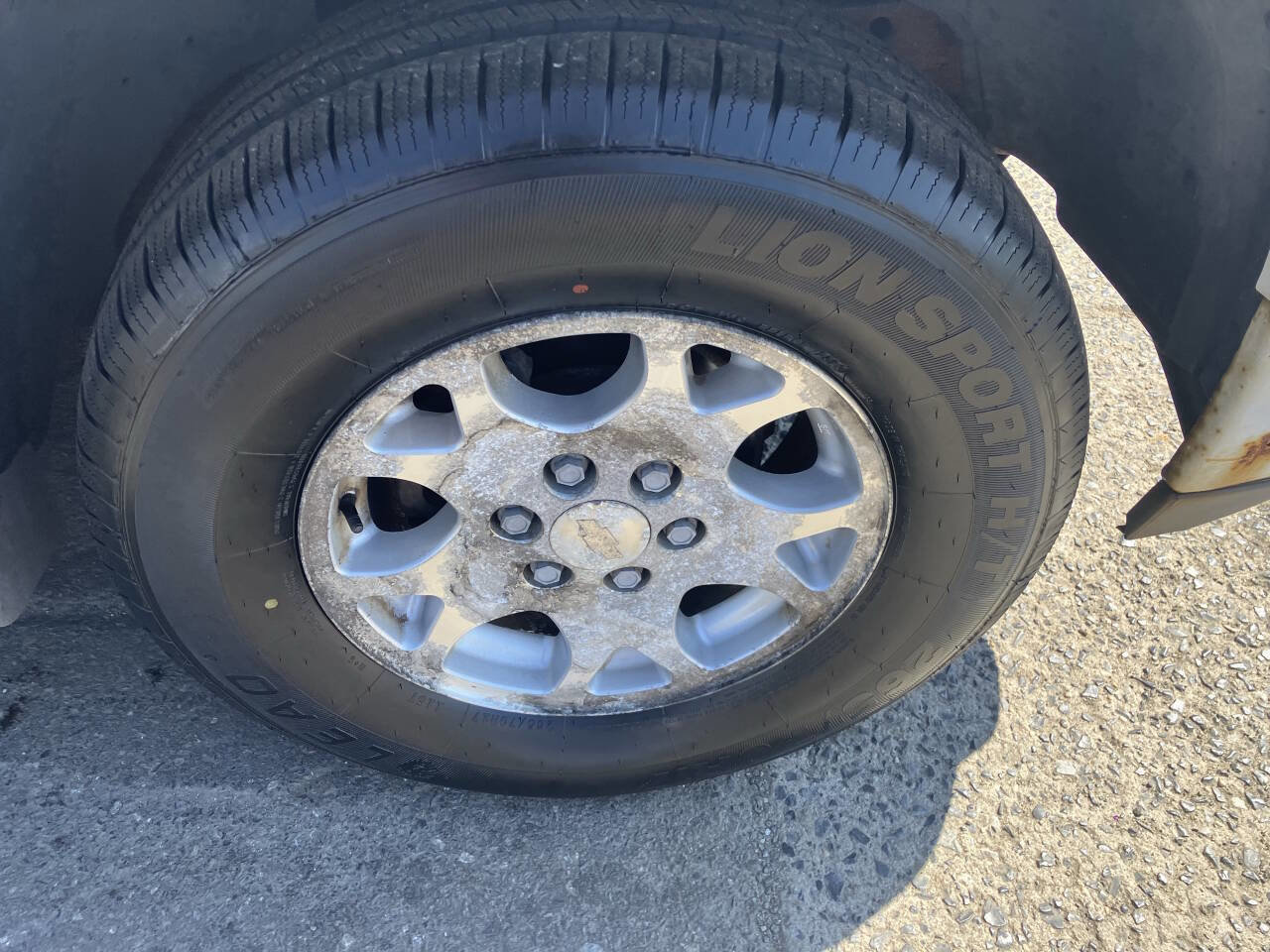 Used 2002 Chevrolet Suburban Z71 image 14