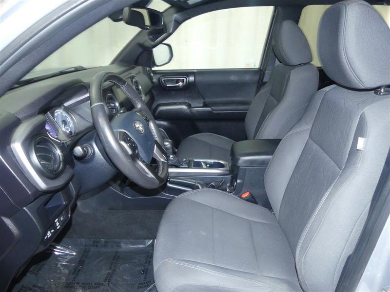 Used 2019 Toyota Tacoma TRD Off-Road w/ Technology Package AWD/4WD image 20