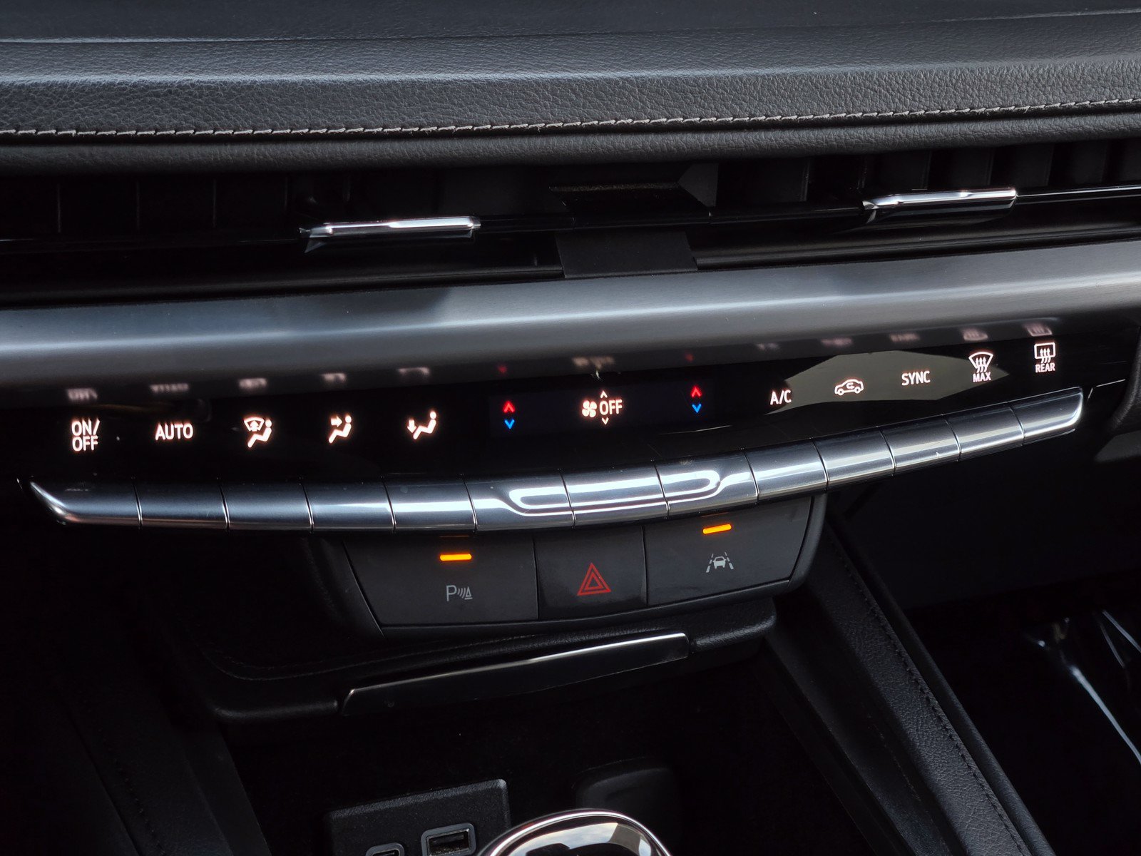 Used 2025 Cadillac XT4 Premium Luxury AWD/4WD image 18
