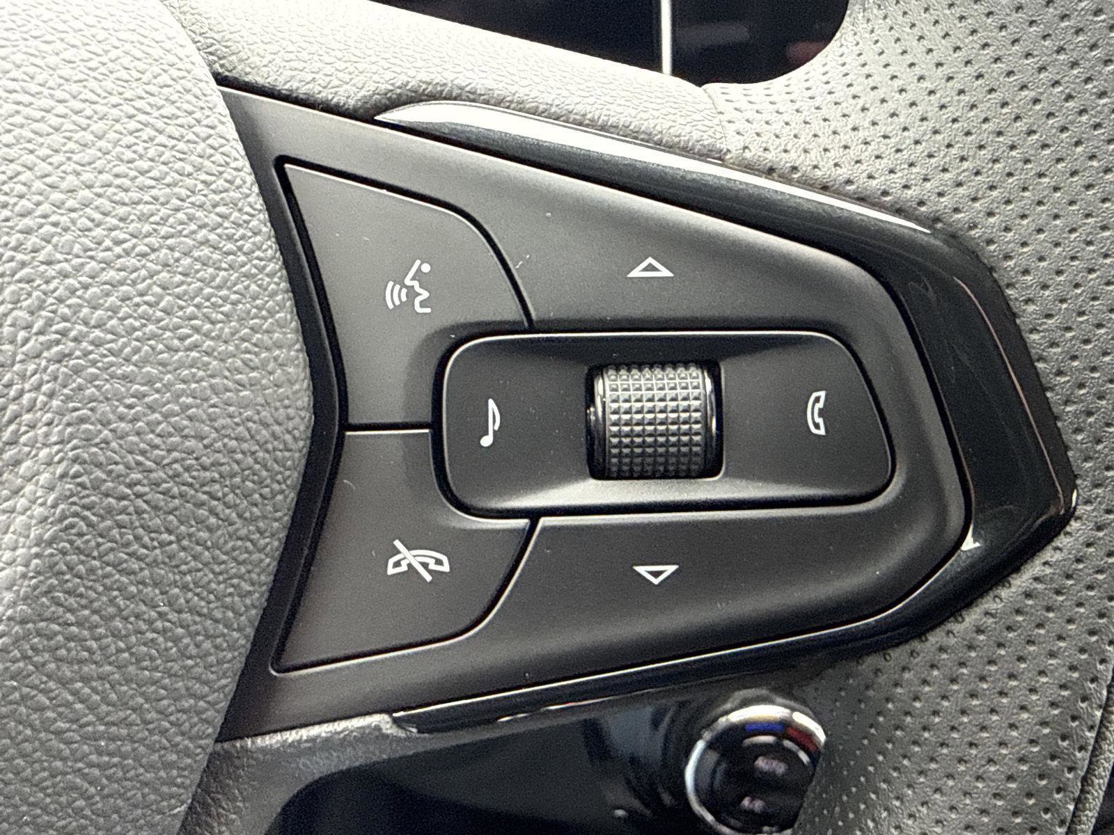 New 2026 Chevrolet Trax LT w/ LPO, Blackout Package image 17