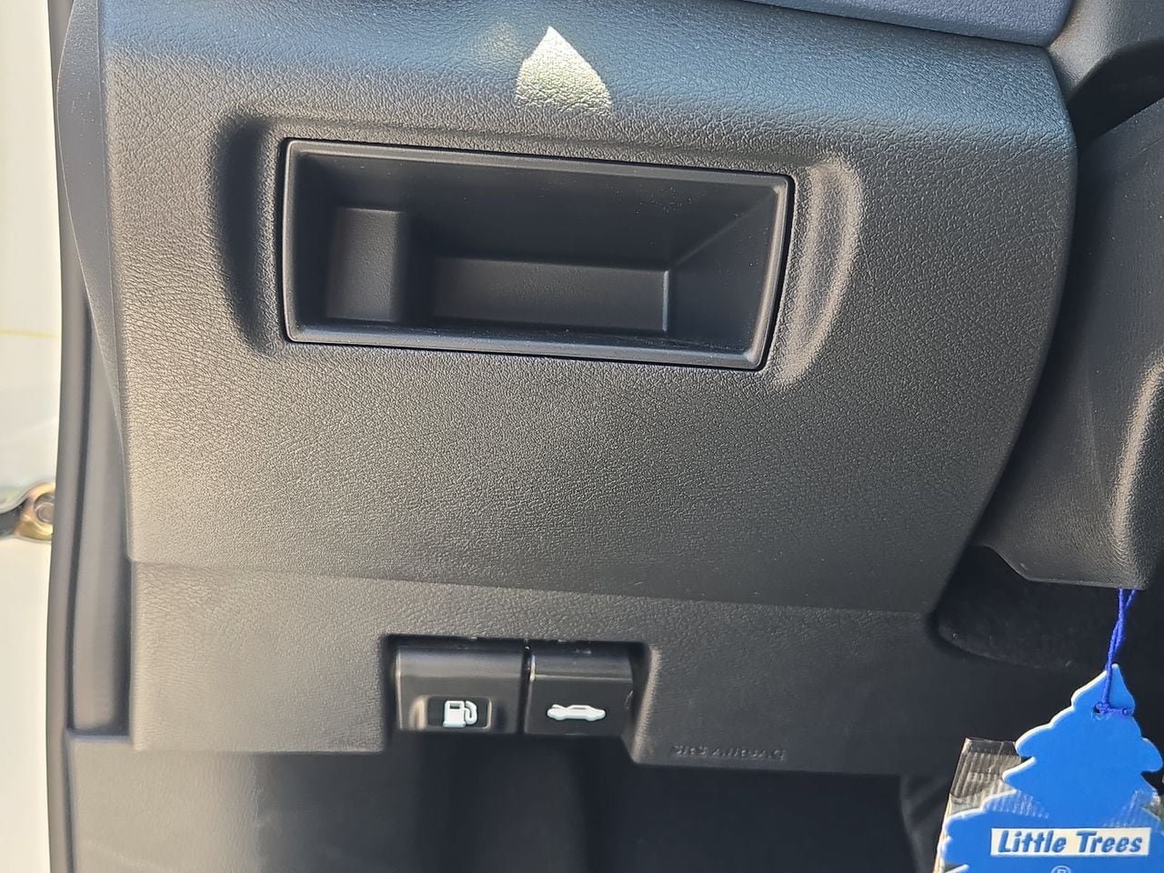 Used 2025 Nissan Versa SV w/ Trunk Package FWD image 16