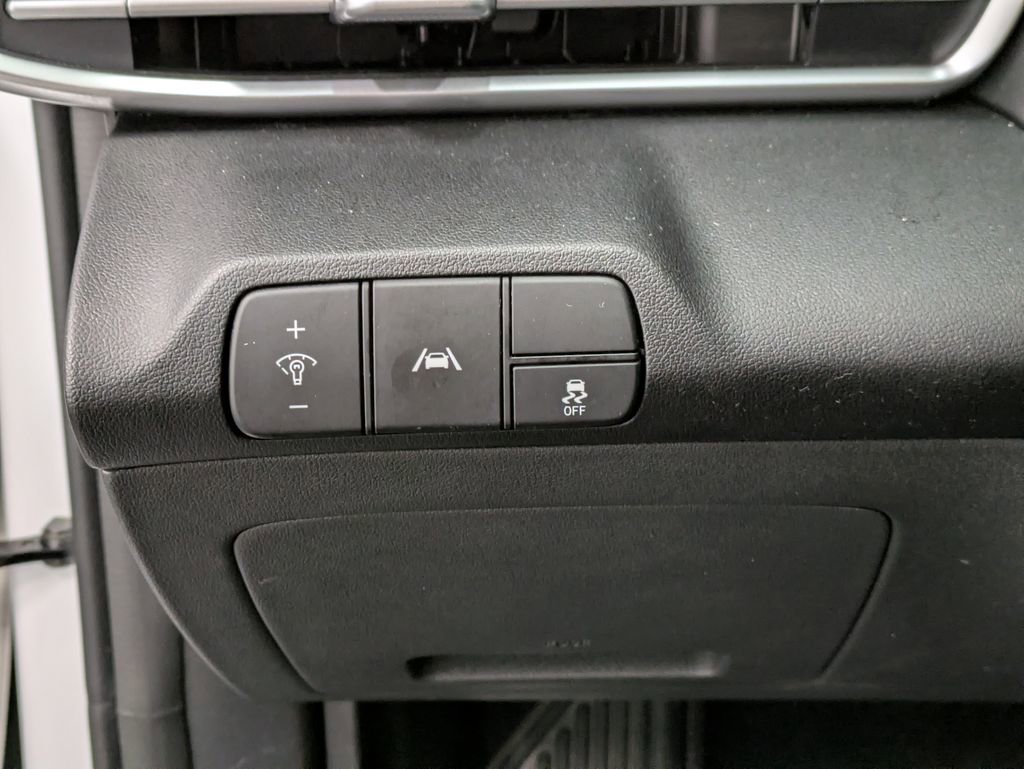 Certified 2021 Hyundai Elantra SEL w/ Convenience + Premium Package FWD image 20