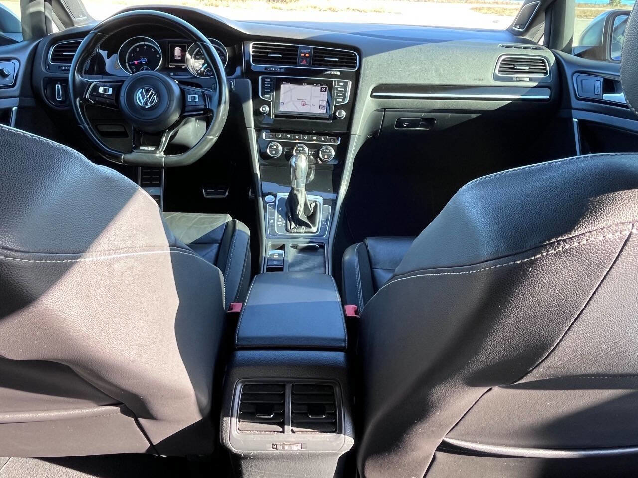 Used 2015 Volkswagen Golf R 4-Door image 27