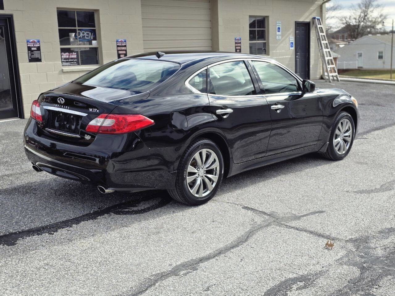 Used 2013 INFINITI M37 x w/ Premium Pkg image 4