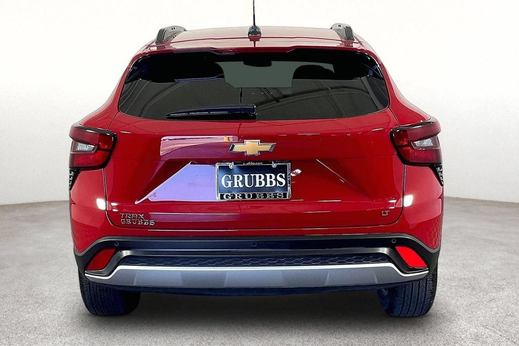 Used 2026 Chevrolet Trax LT w/ Driver Confidence Package FWD image 5