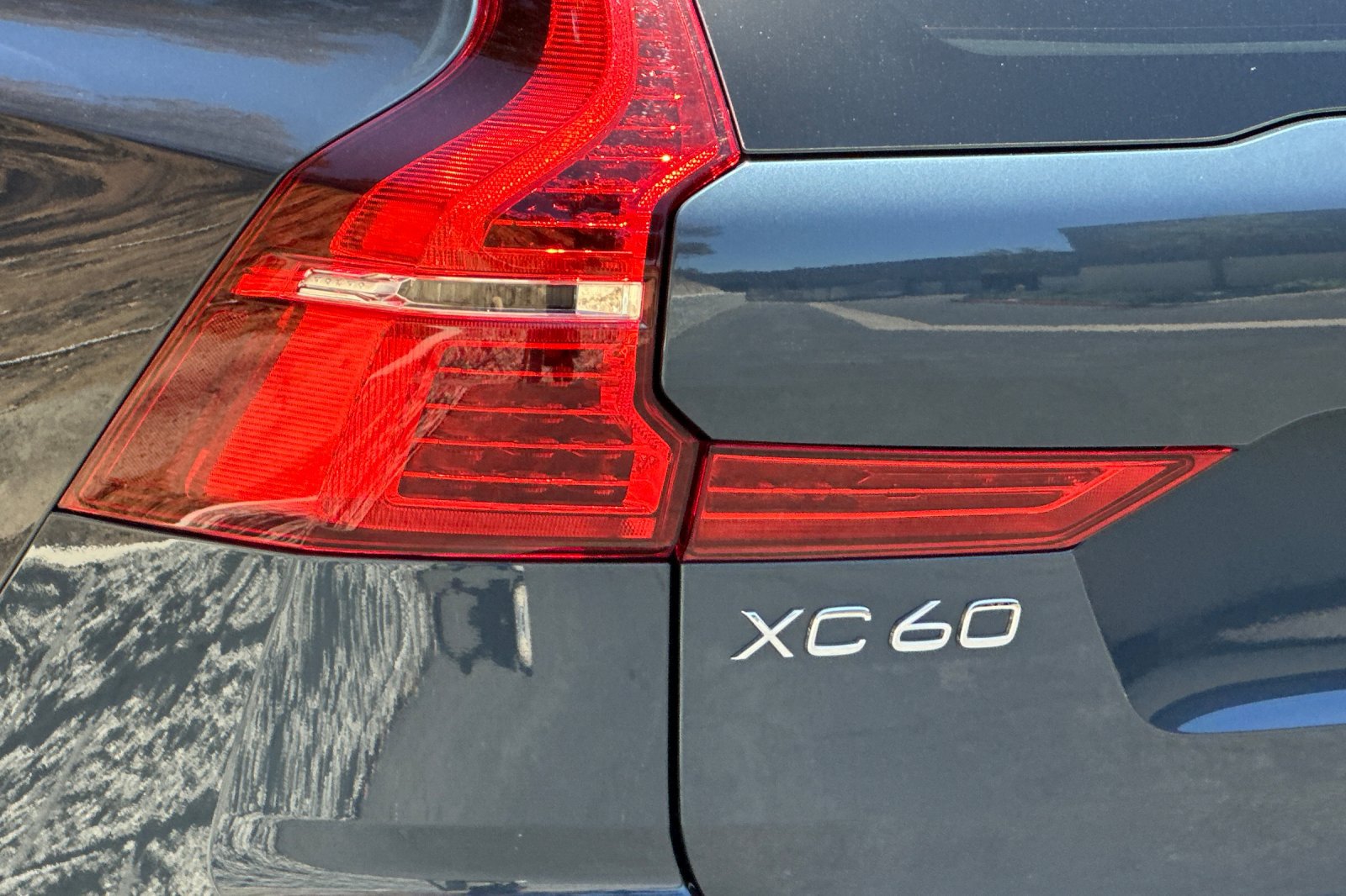 Certified 2024 Volvo XC60 T8 Plus w/ Protection Package Premier AWD/4WD image 34