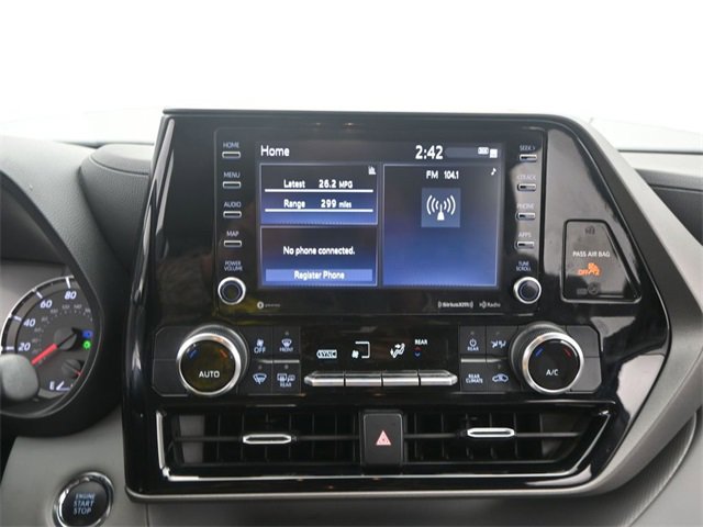 Used 2022 Toyota Highlander LE image 9