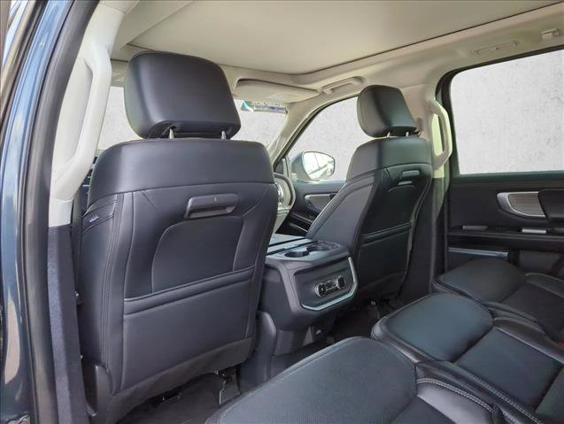 Certified 2025 Ford Expedition Max Platinum image 18