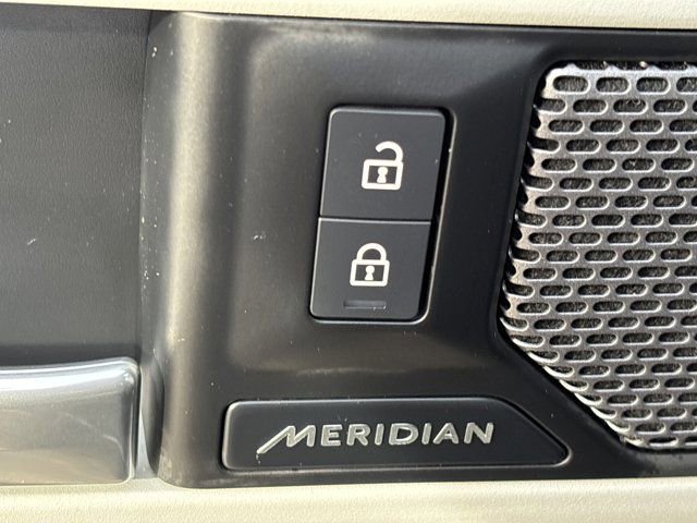 Used 2024 Land Rover Defender 90 S image 22