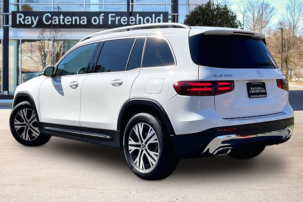Used 2026 Mercedes-Benz GLB 250 4MATIC image 12