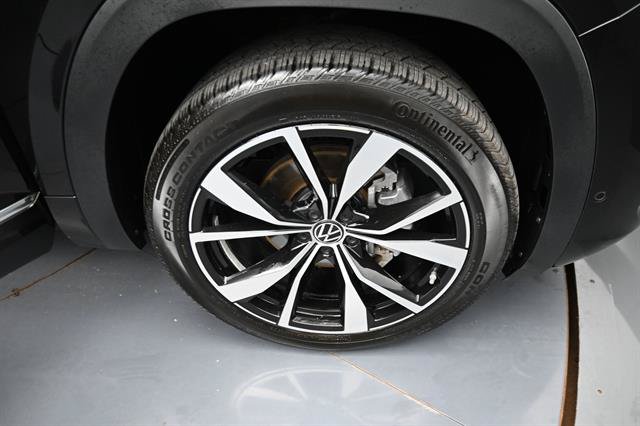 Used 2025 Volkswagen Atlas Cross Sport SEL Premium R-Line AWD/4WD image 28