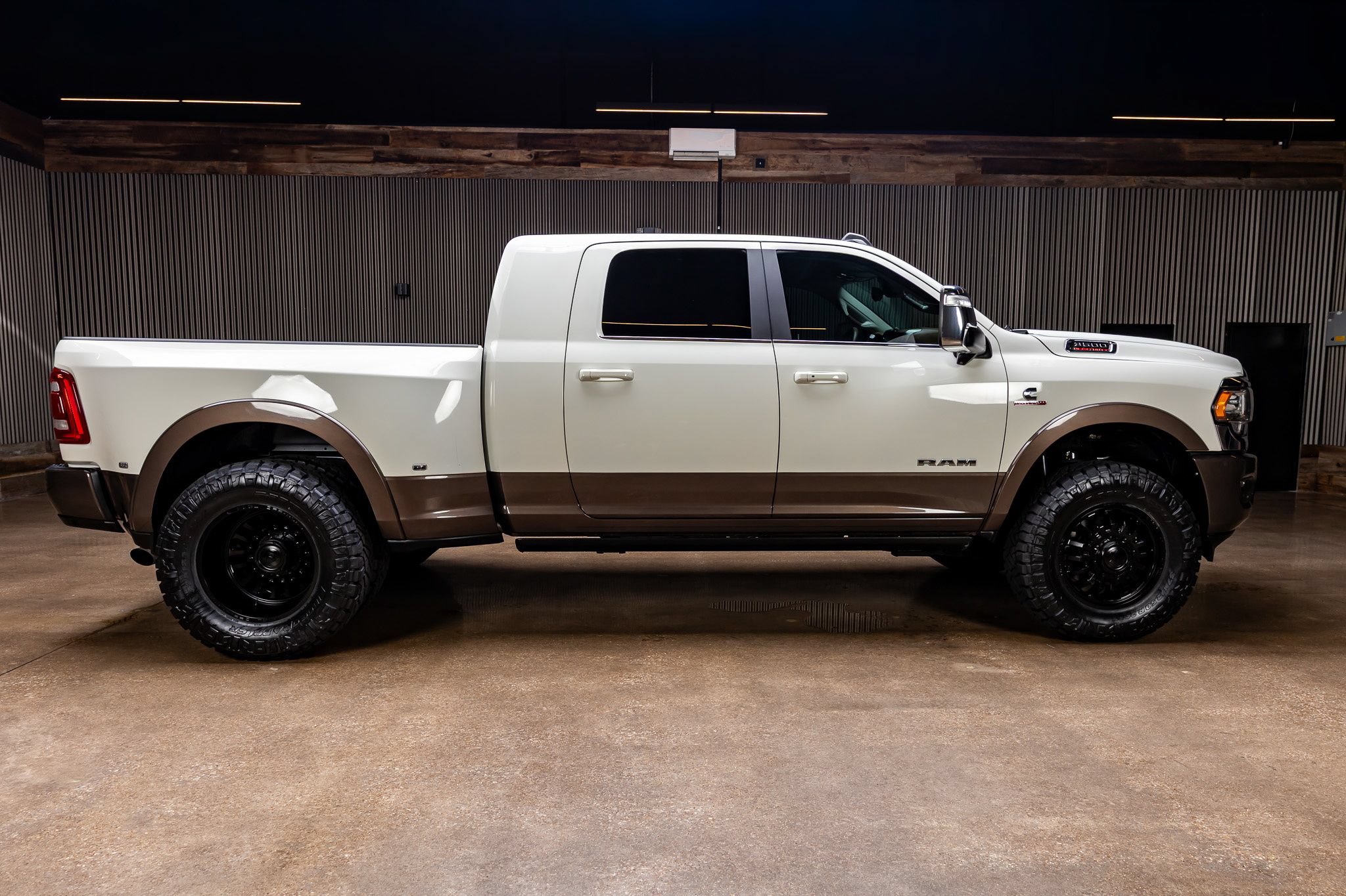 Used 2023 RAM 3500 Limited AWD/4WD image 11