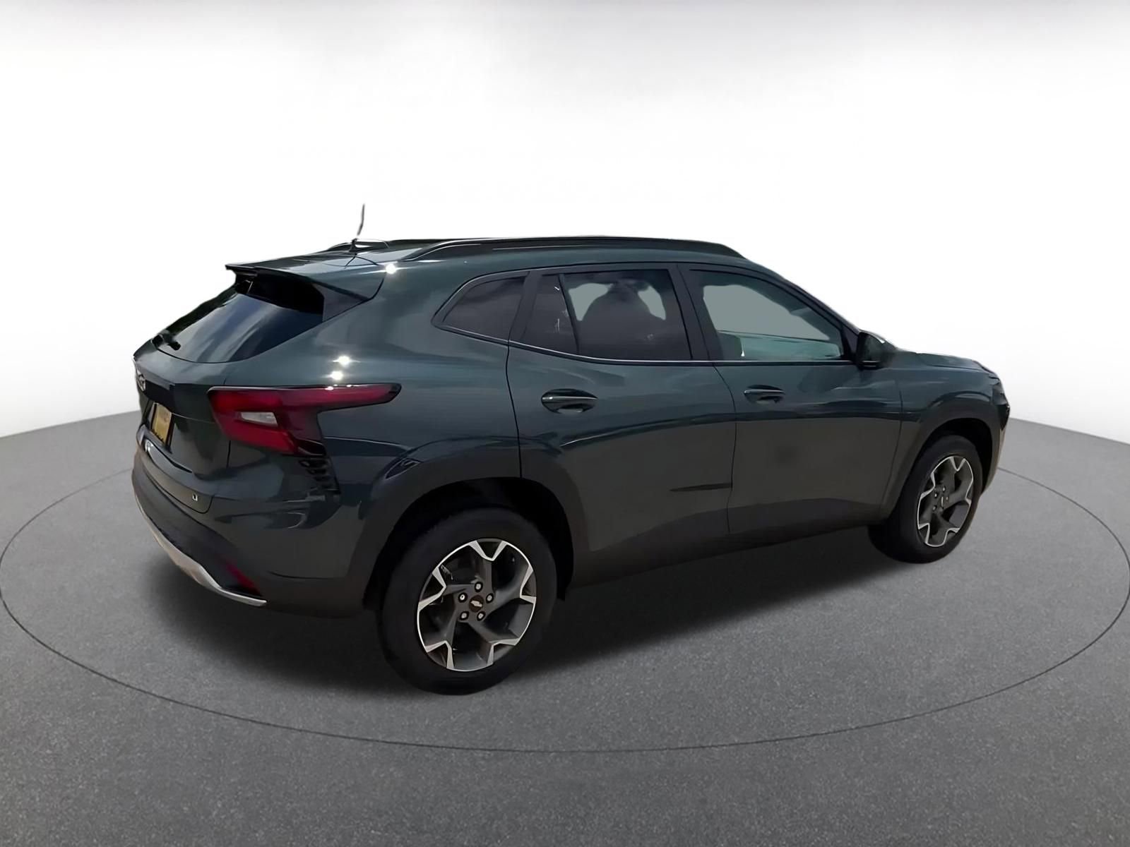 Used 2025 Chevrolet Trax LT FWD image 12