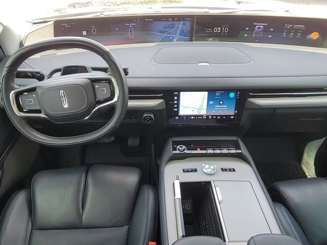 Certified 2025 Lincoln Navigator Reserve AWD/4WD image 10