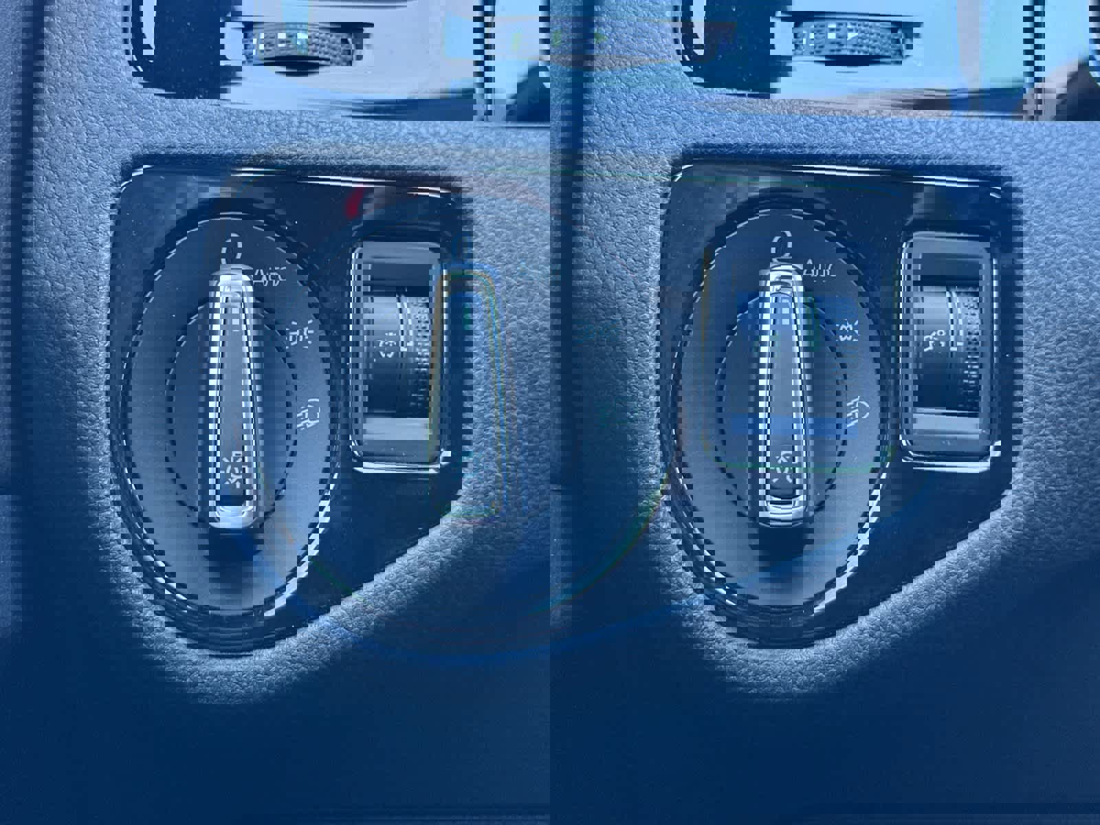 Used 2019 Volkswagen Golf R 4-Door image 30