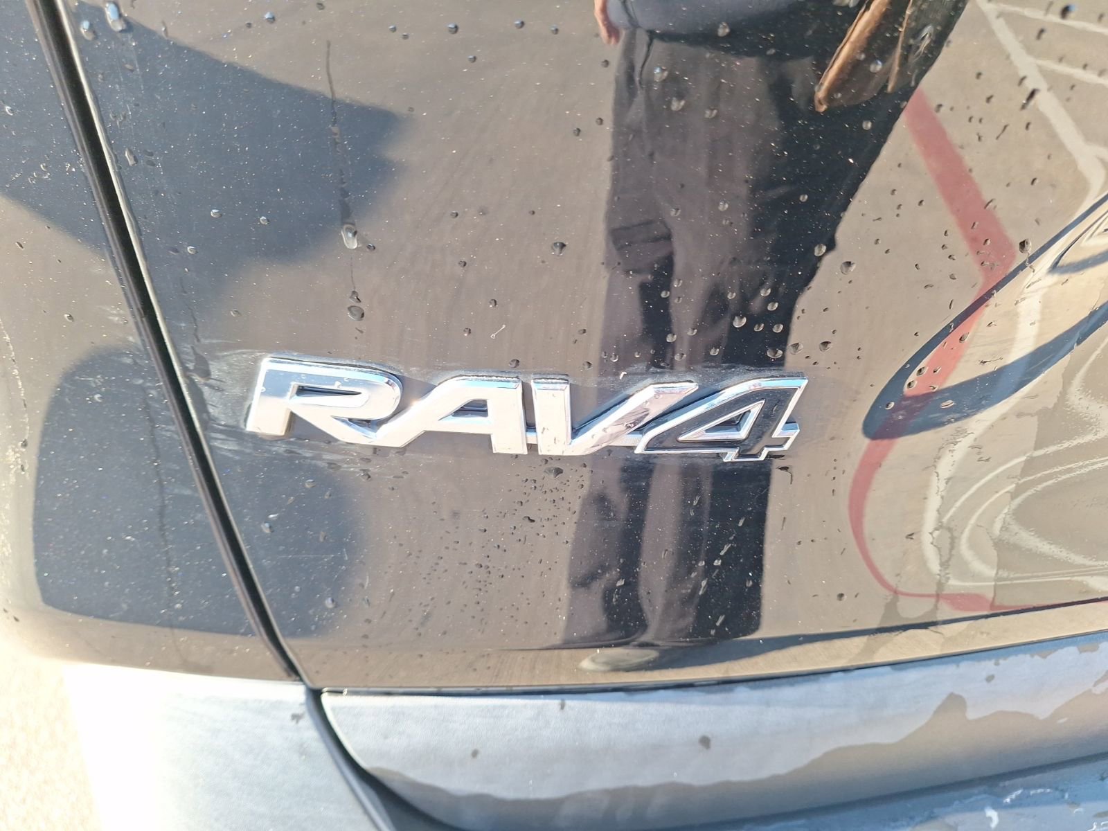 Used 2020 Toyota RAV4 LE image 13