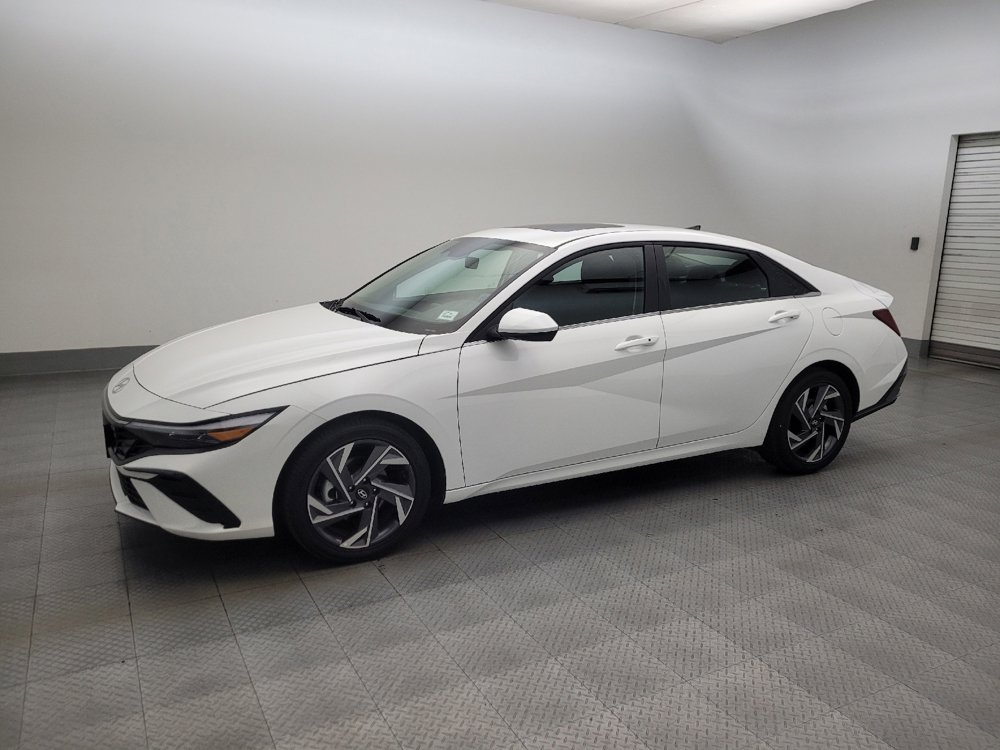 Used 2025 Hyundai Elantra SEL FWD image 2