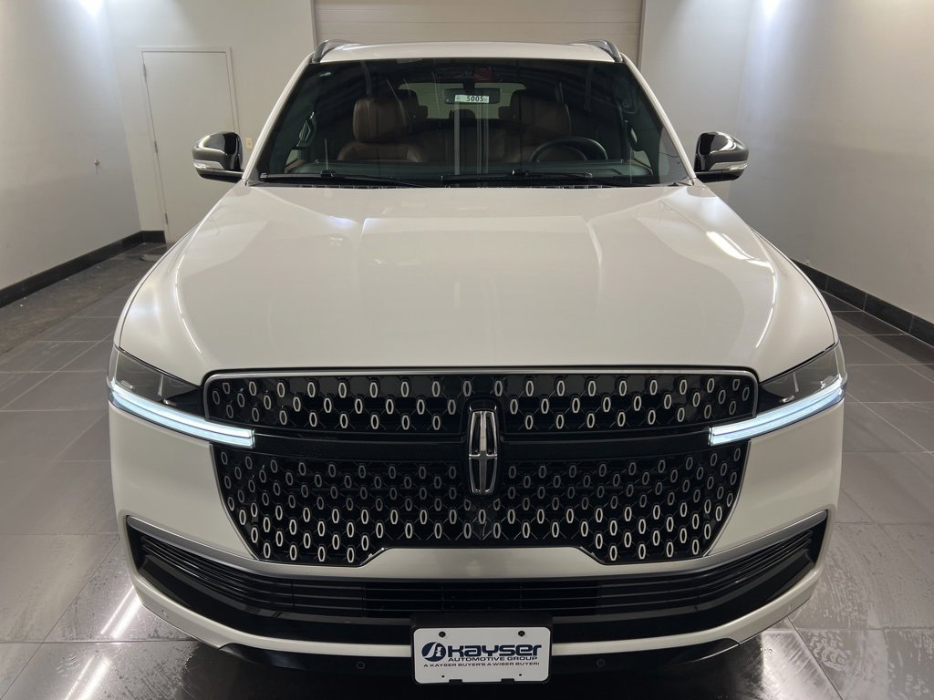 New 2026 Lincoln Navigator Reserve image 2