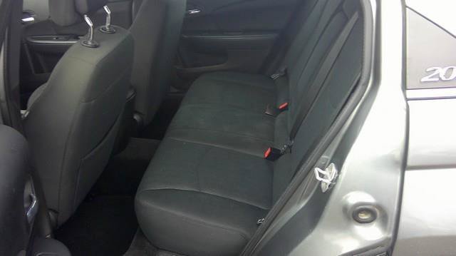 Used 2011 Chrysler 200 Touring FWD image 9