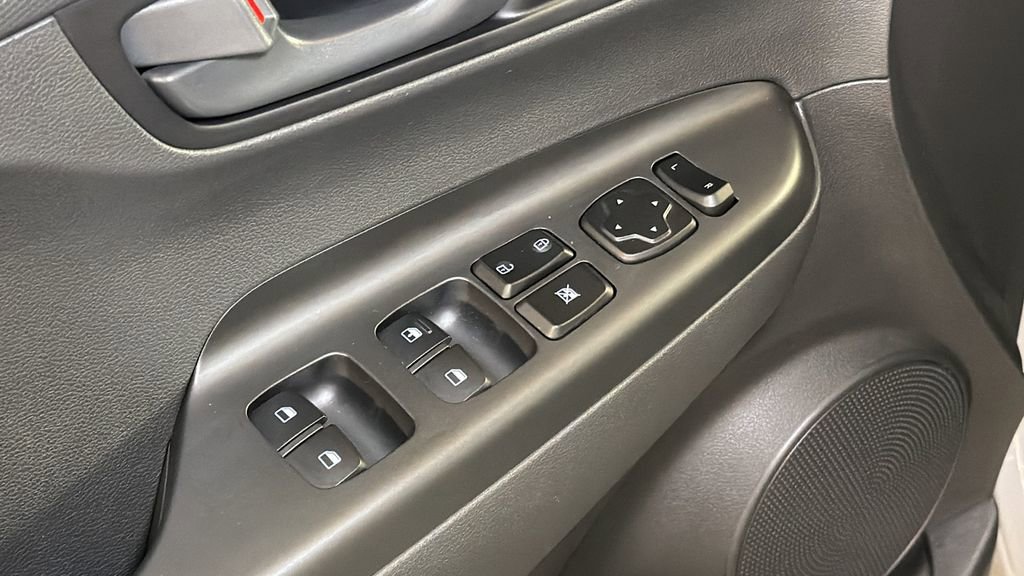 Used 2022 Hyundai Kona SE image 22