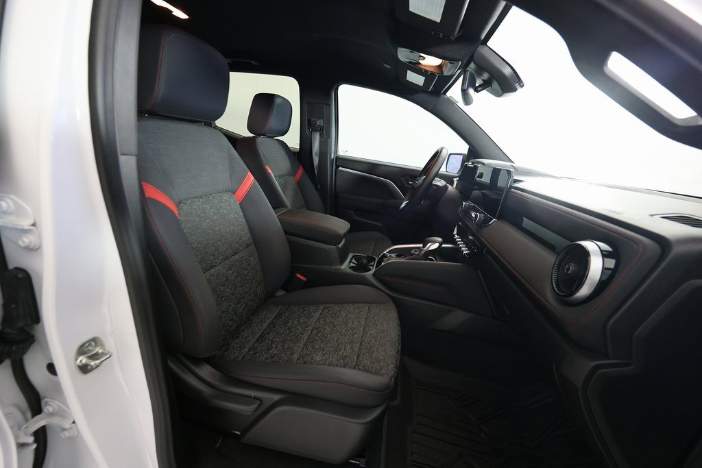 Used 2024 Chevrolet Colorado Z71 w/ Z71 Convenience Package 2 image 11