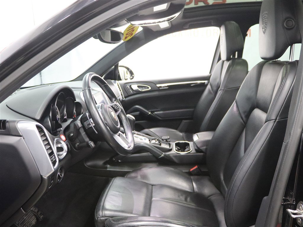 Used 2017 Porsche Cayenne Platinum Edition AWD/4WD image 10